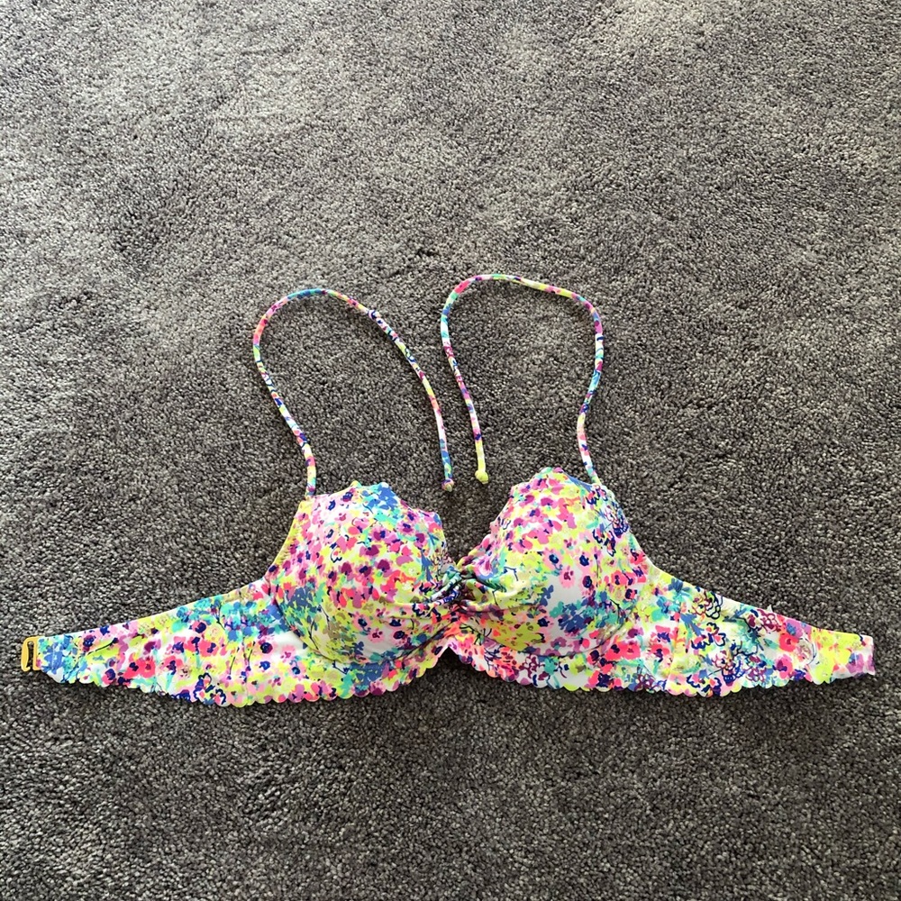 Victoria’s Secret Swim bikini top. Size 32 C.